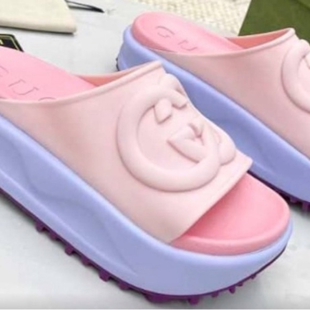Women Gucci slides